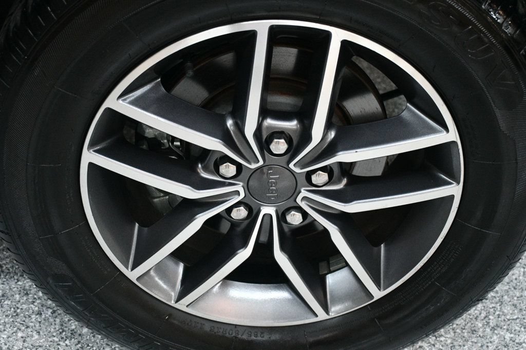 Used 2022 Jeep Grand Cherokee Limited AWD/4WD image 19