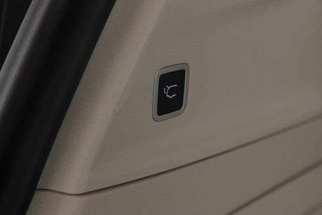 Used 2021 Chrysler Pacifica Touring-L image 30