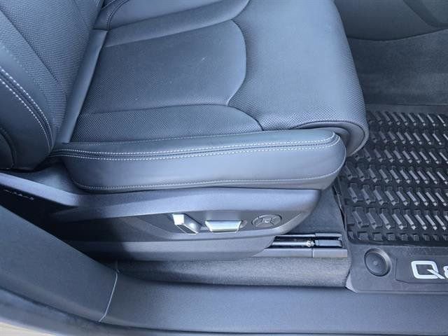 Certified 2024 Audi Q8 Prestige image 17