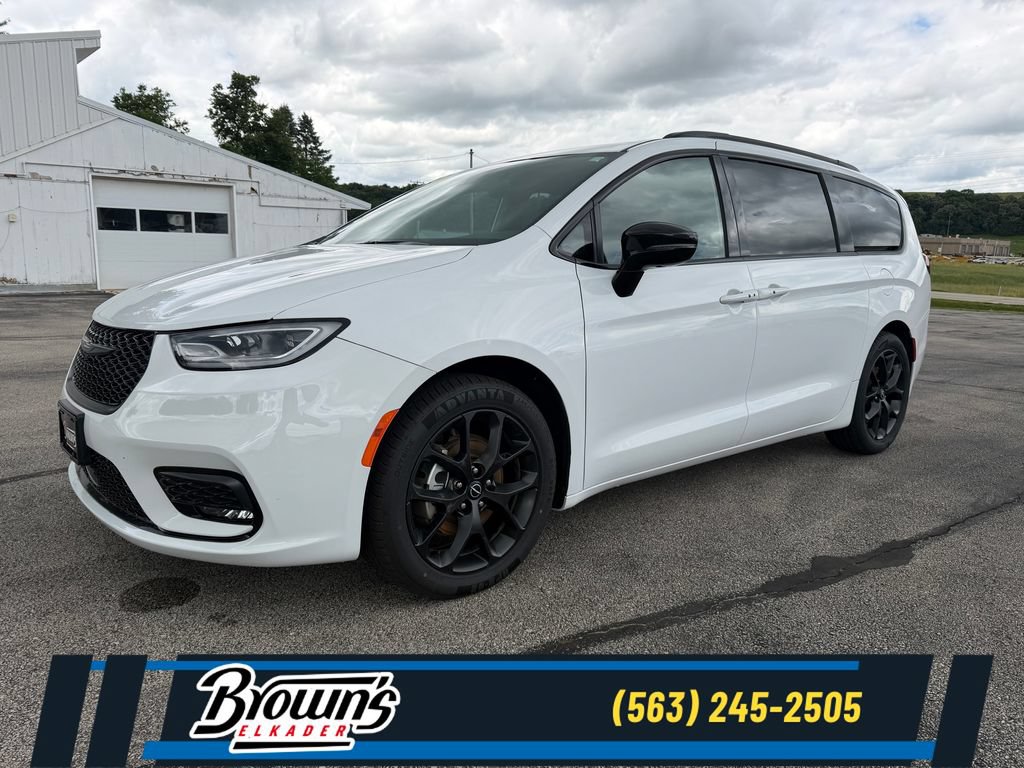 Used 2025 Chrysler Pacifica Limited FWD image 1