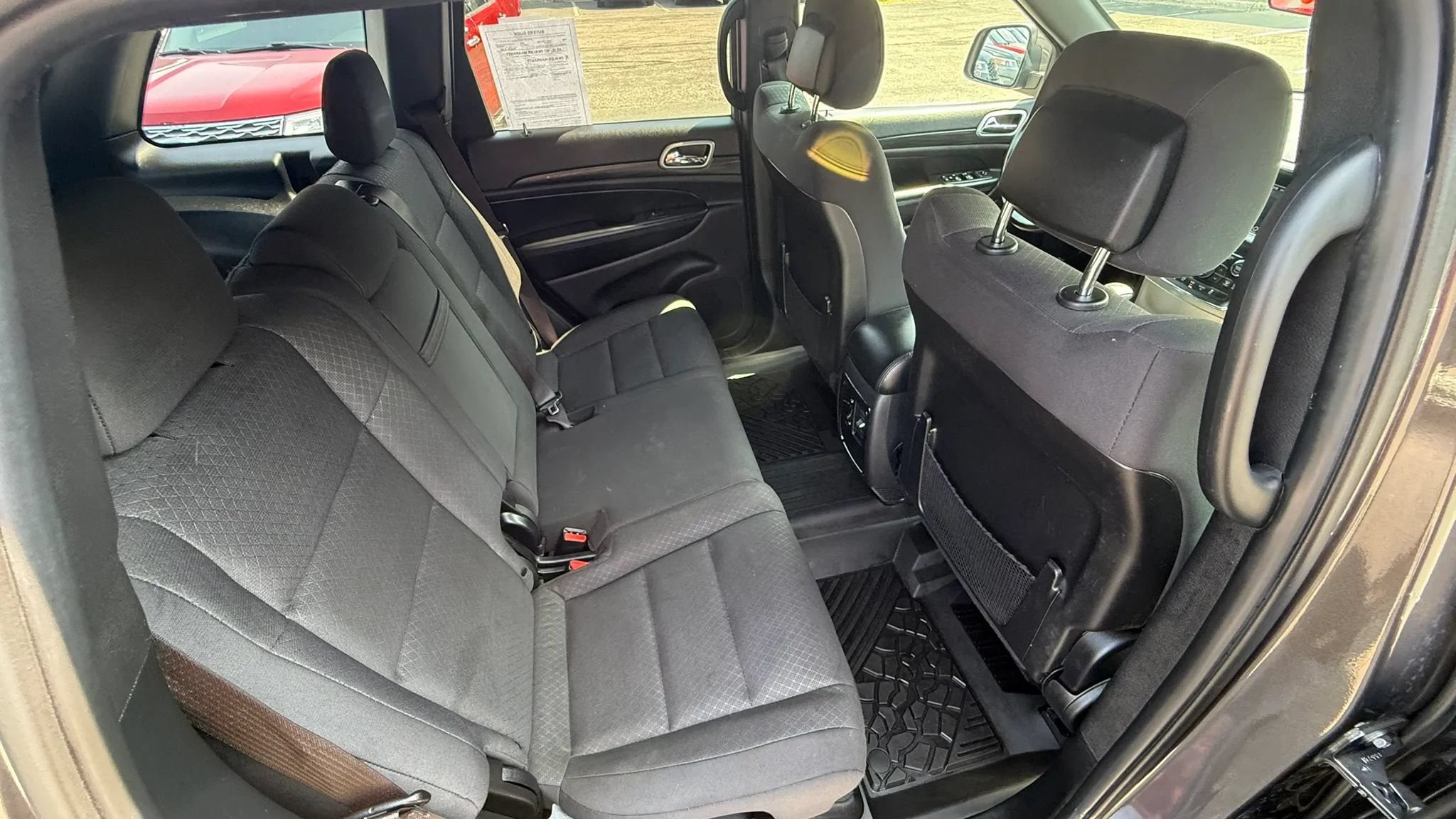 Used 2019 Jeep Grand Cherokee Laredo AWD/4WD image 31