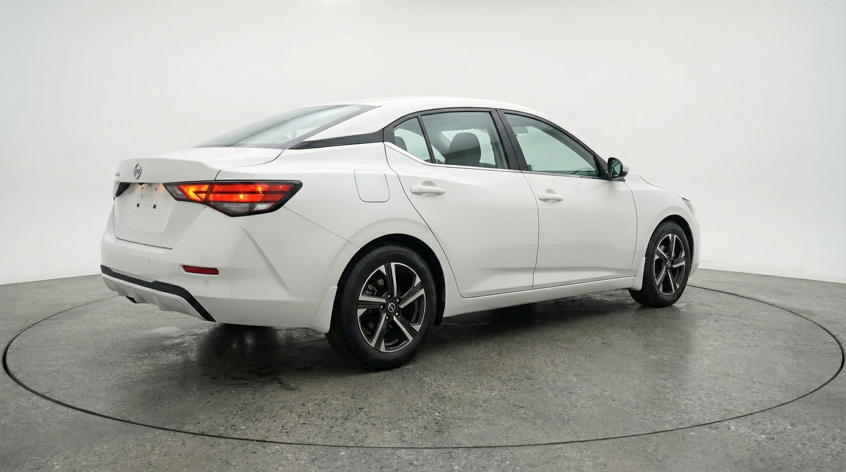 Used 2025 Nissan Sentra SV FWD image 9