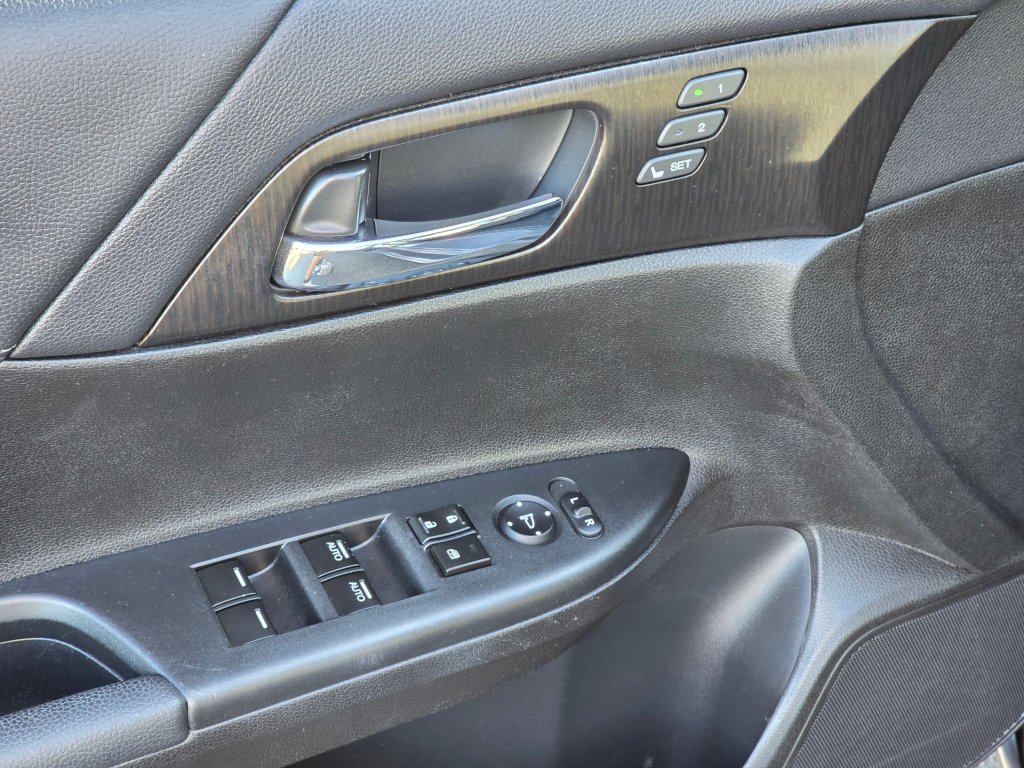 Used 2013 Honda Accord EX-L image 32