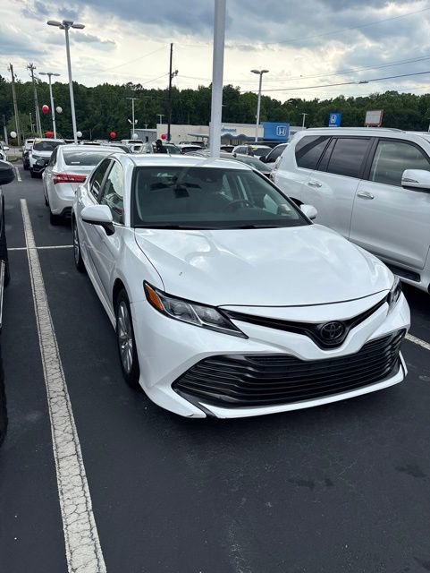 Used 2019 Toyota Camry LE FWD image 2