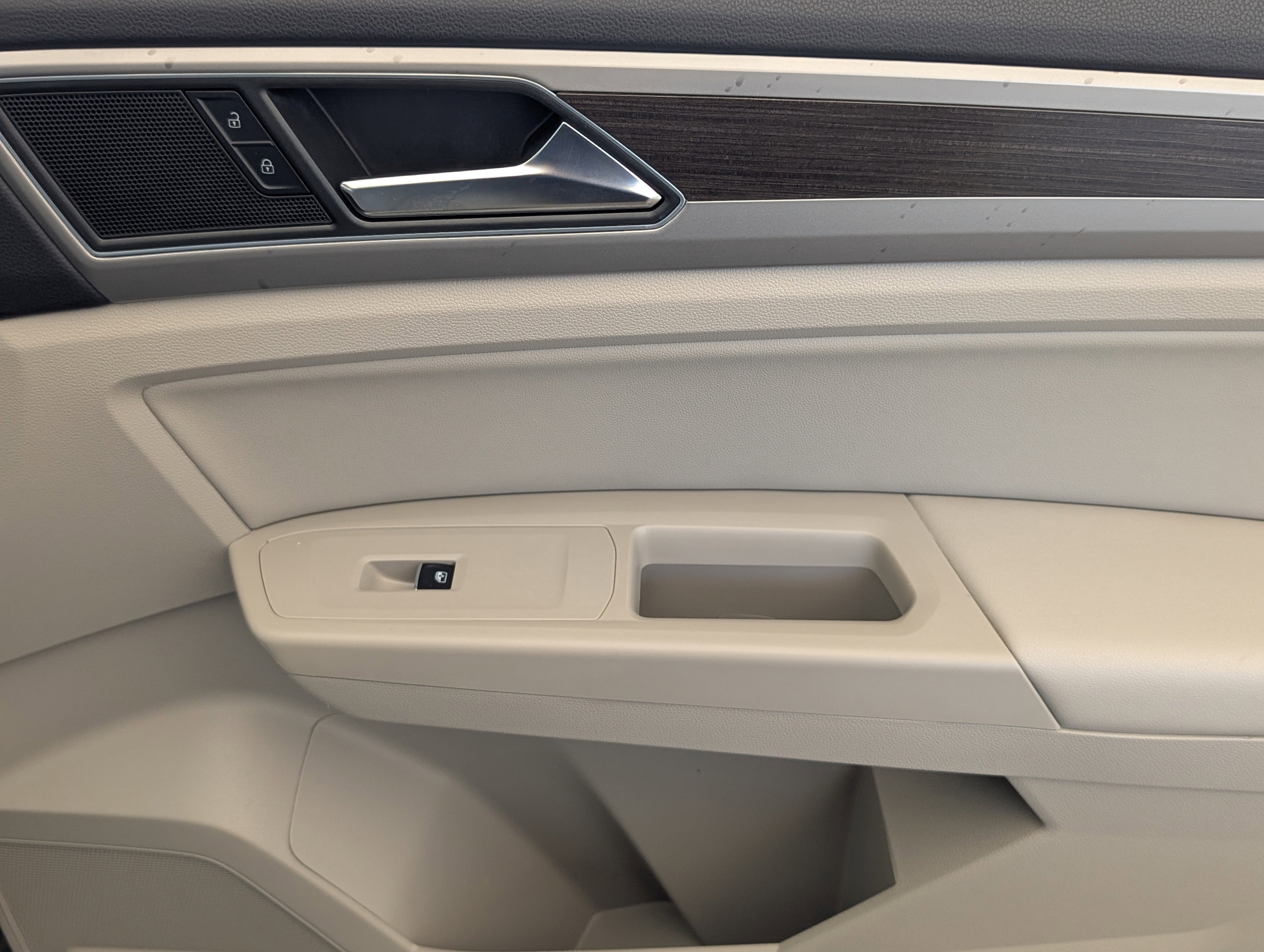 Used 2019 Volkswagen Atlas SE image 25