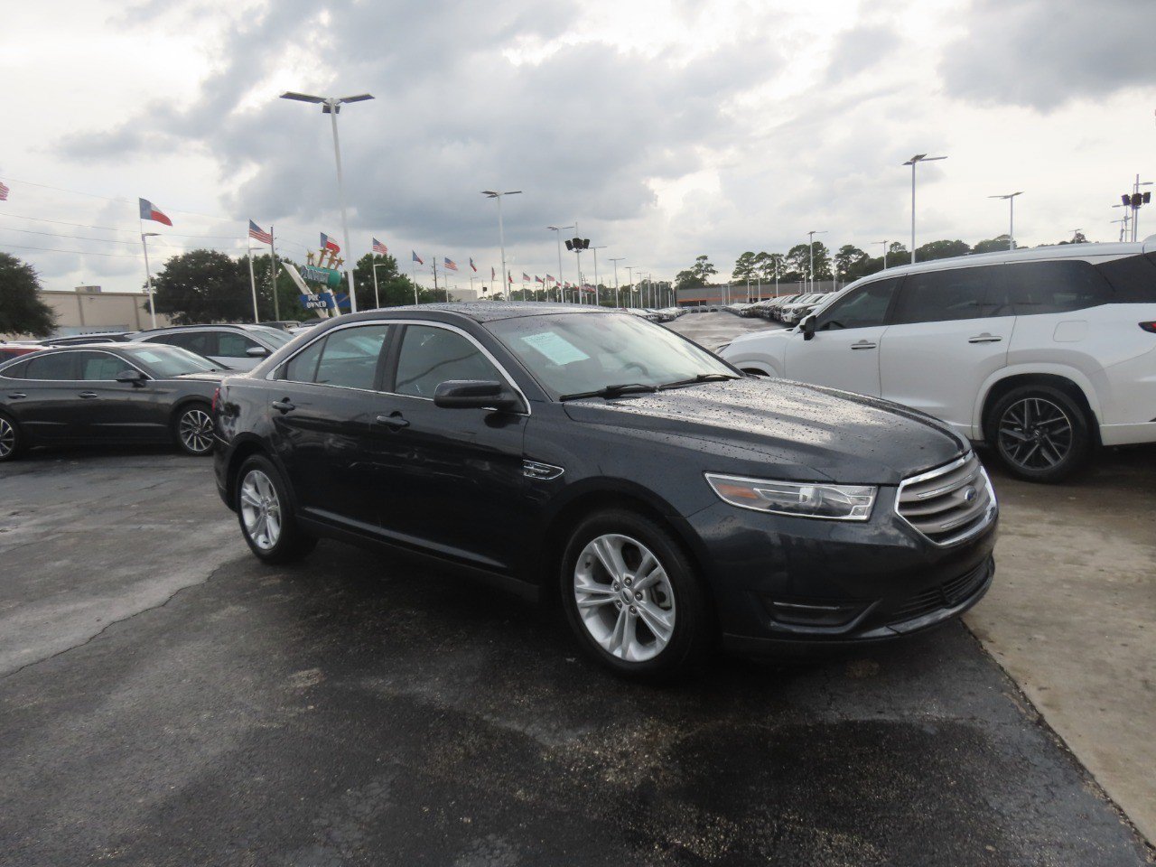 Used 2017 Ford Taurus SEL FWD image 7