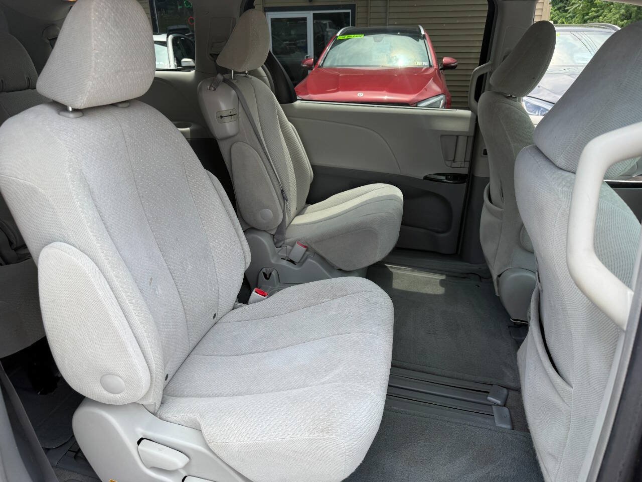Used 2011 Toyota Sienna LE FWD image 29