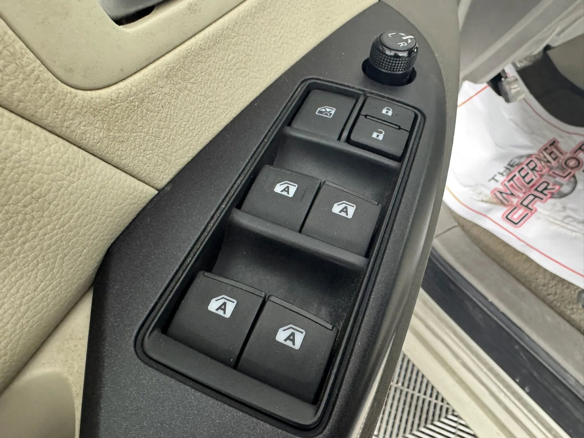 Used 2015 Toyota Sienna LE image 28