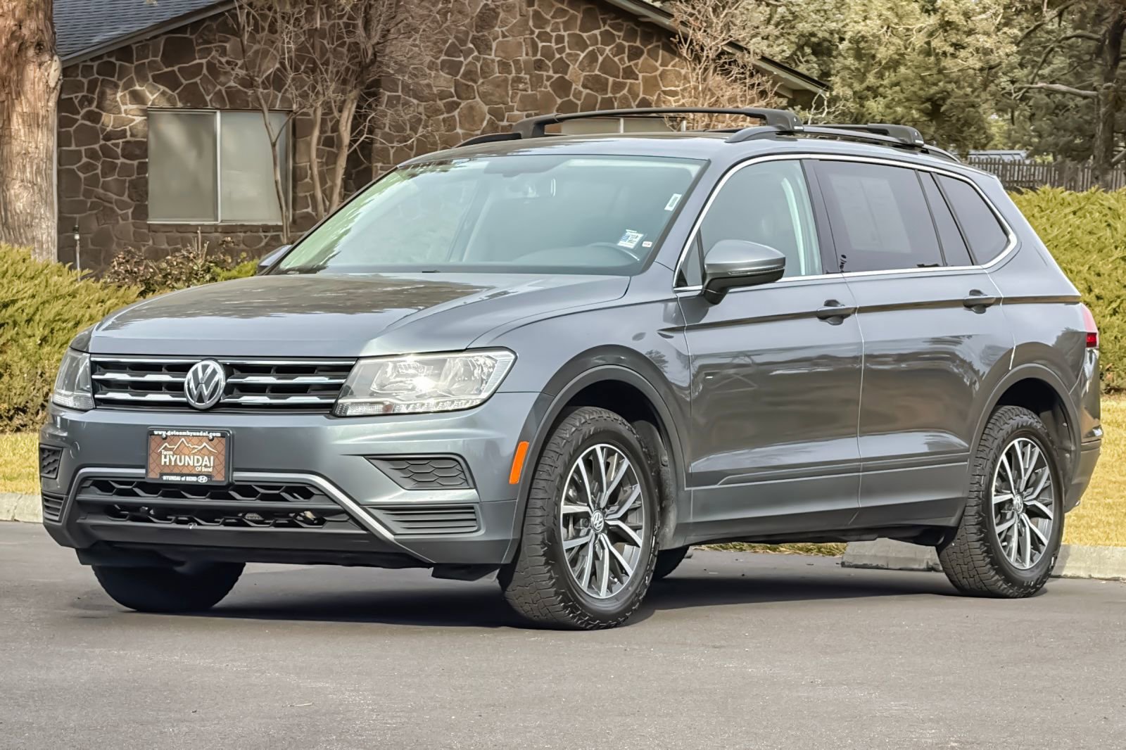 Used 2019 Volkswagen Tiguan SE w/ Panoramic Sunroof Package image 9