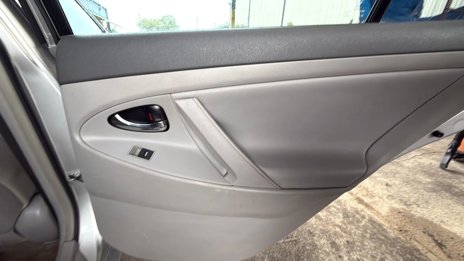 Used 2011 Toyota Camry LE w/ LE Extra-Value Pkg FWD image 21