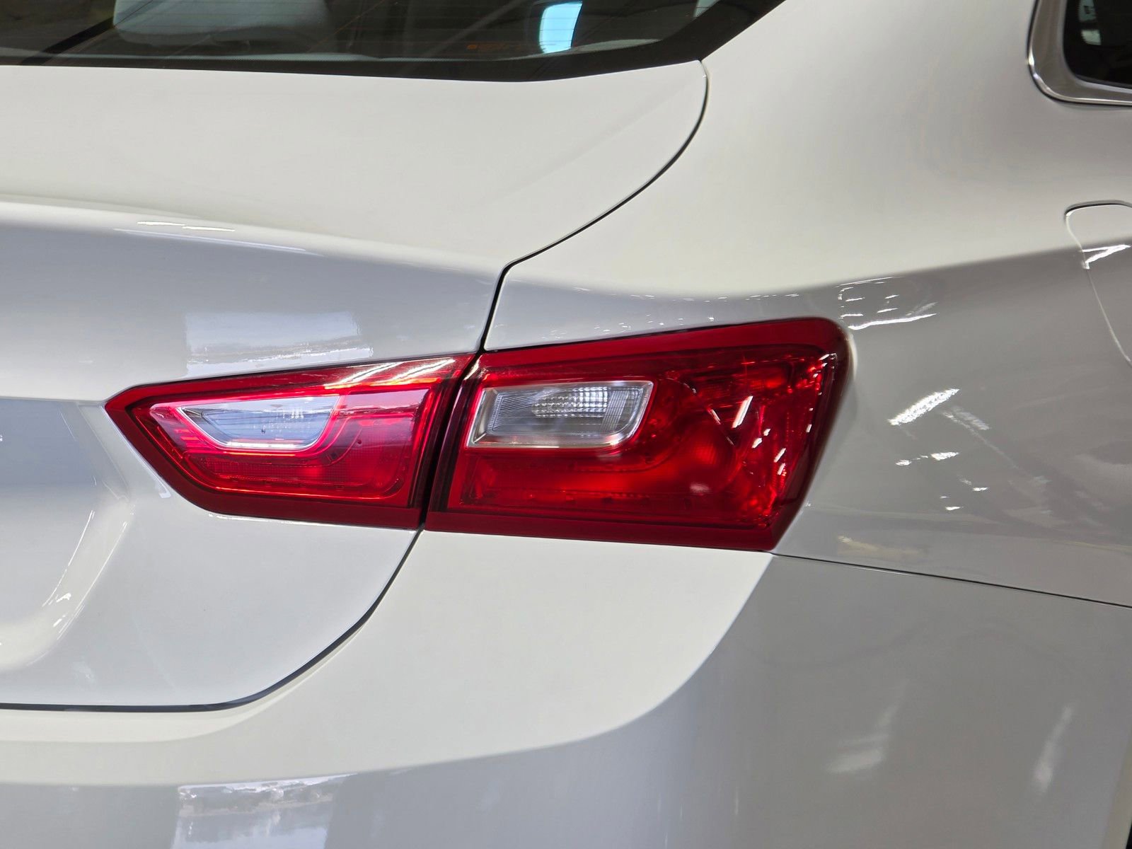 Used 2022 Chevrolet Malibu LS FWD image 12