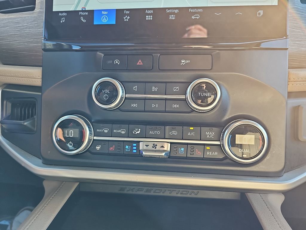 Used 2024 Ford Expedition Limited image 29