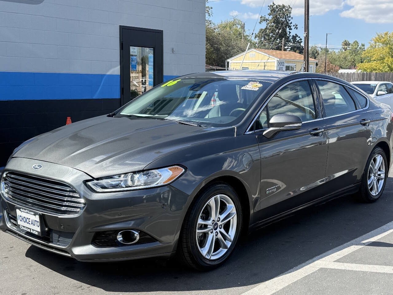 Used 2016 Ford Fusion Energi Titanium w/ Driver Assist Package FWD image 4