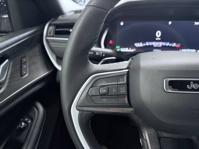 Used 2025 Jeep Grand Cherokee Limited AWD/4WD image 24