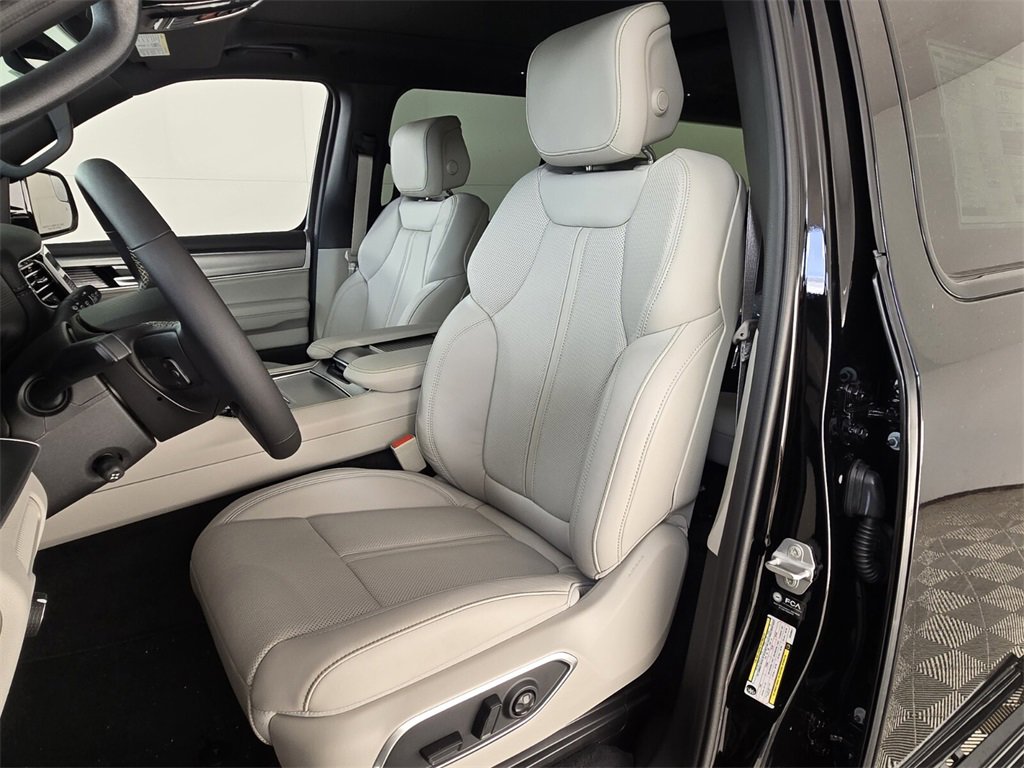 New 2025 Jeep Wagoneer L Series II image 6