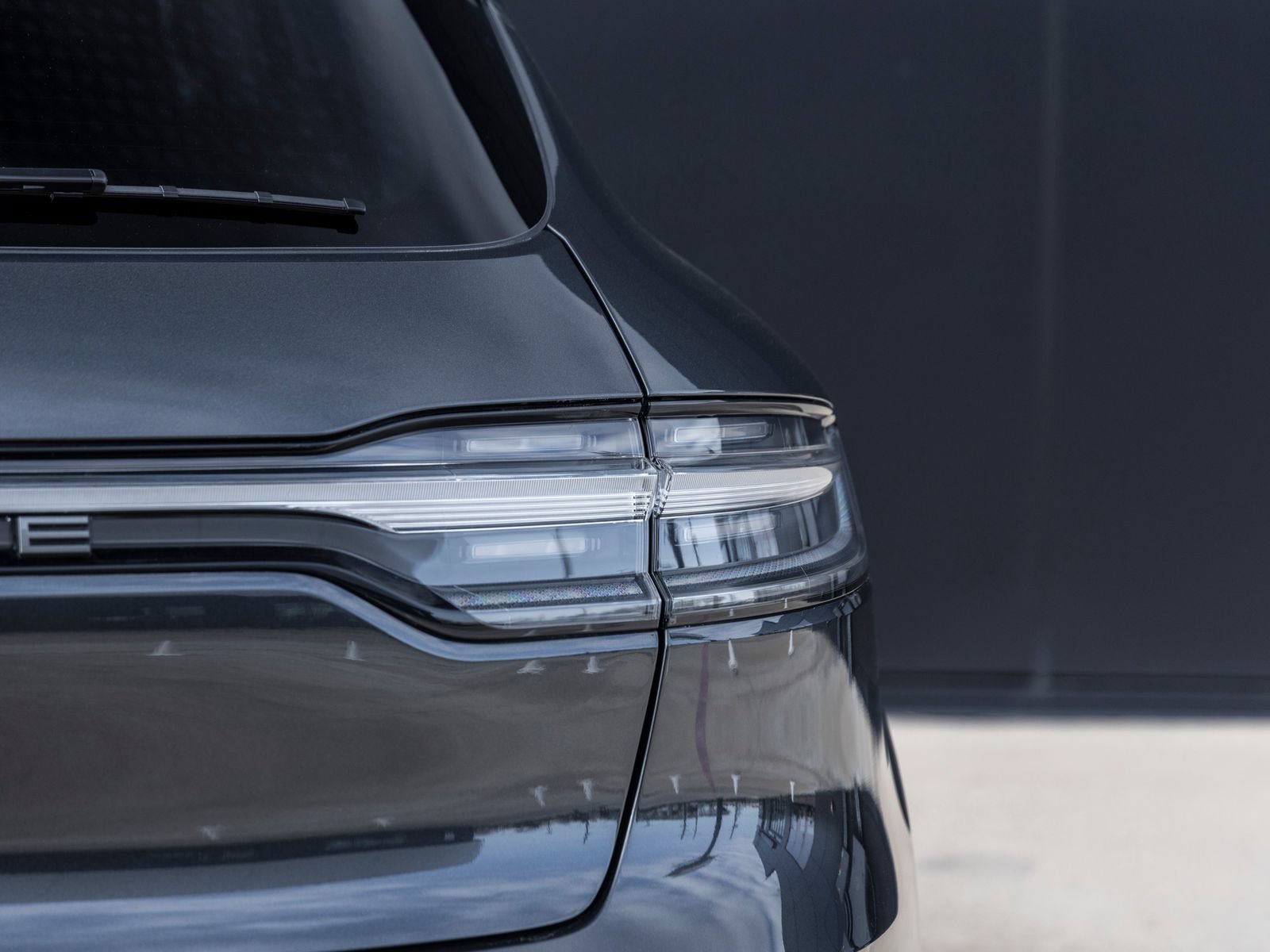 Certified 2025 Porsche Macan Turbo AWD/4WD image 14