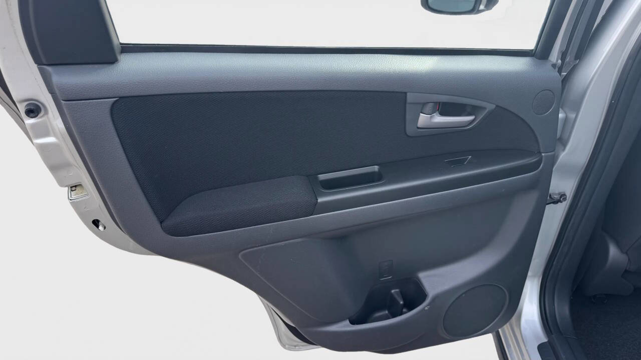 Used 2010 Suzuki SX4 Base 4dr Crossover CVT image 12