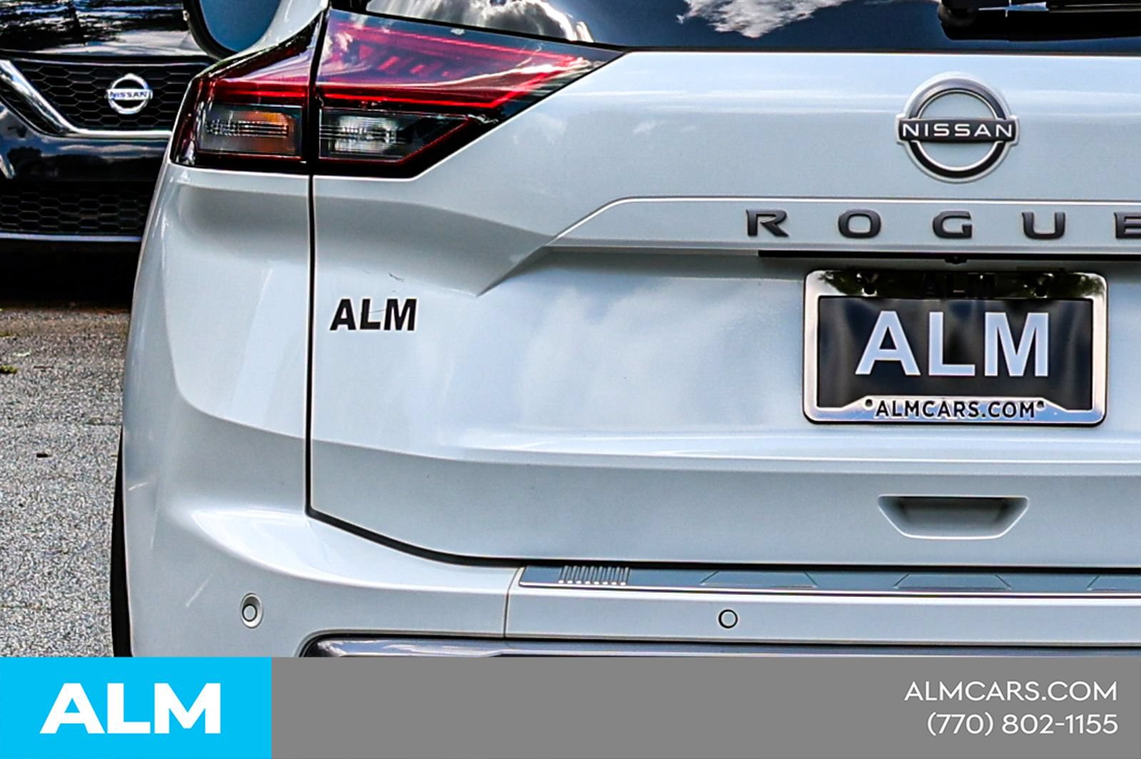 Used 2025 Nissan Rogue SL FWD image 14