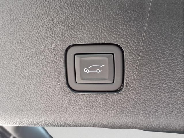Used 2023 Chevrolet Traverse RS AWD/4WD image 26