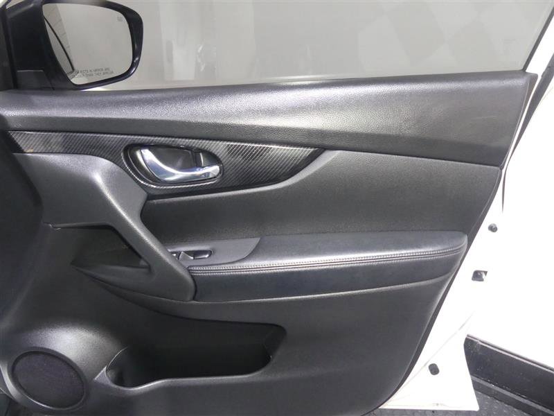 Used 2018 Nissan Rogue SL w/ Premium Package image 18