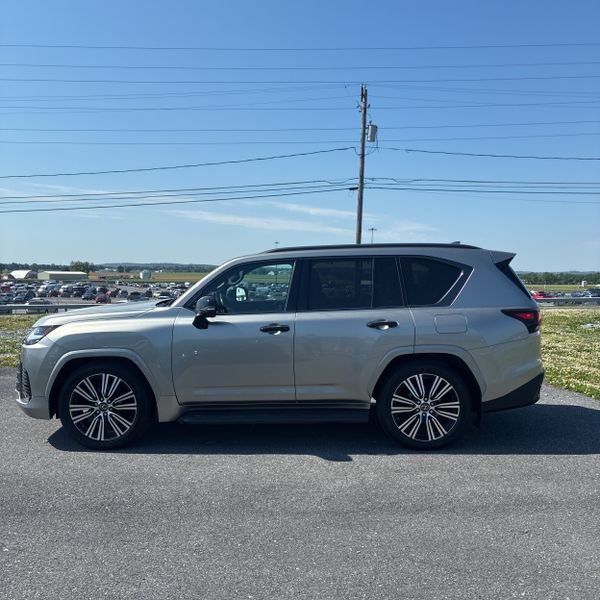 Used 2023 Lexus LX 600 4WD w/ Appearance Package image 10