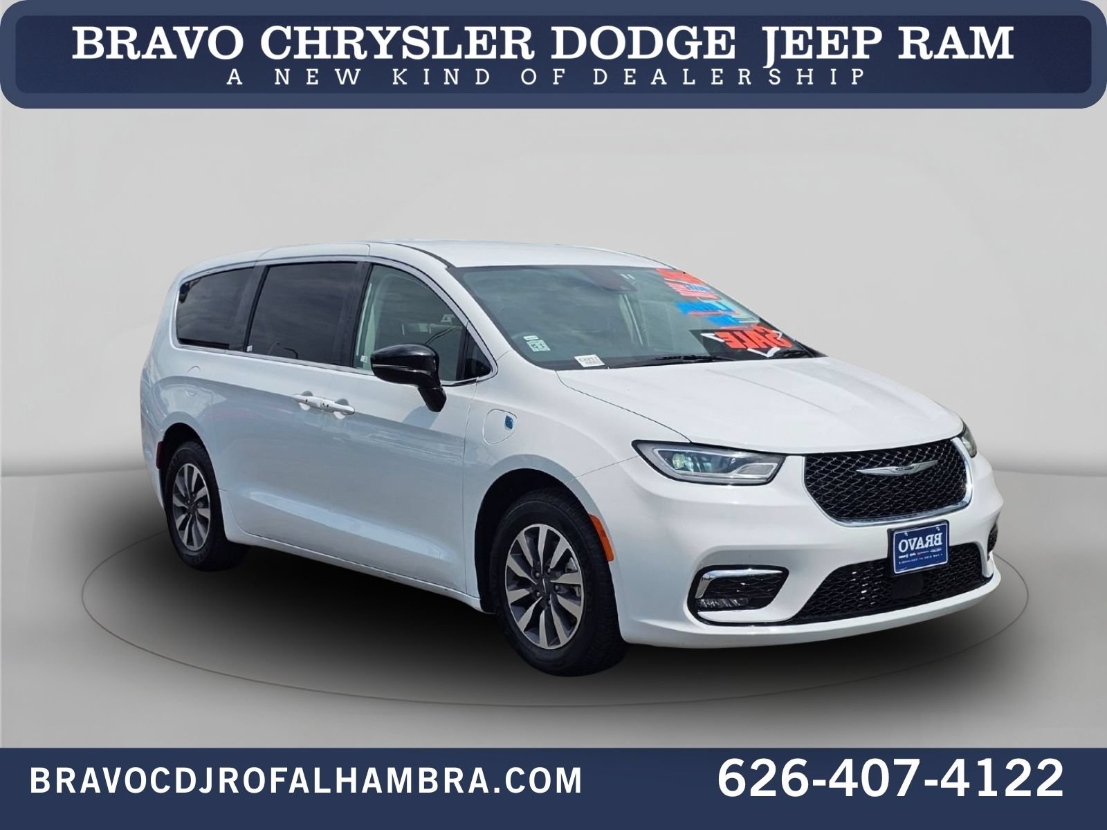 Used 2024 Chrysler Pacifica Limited FWD image 1