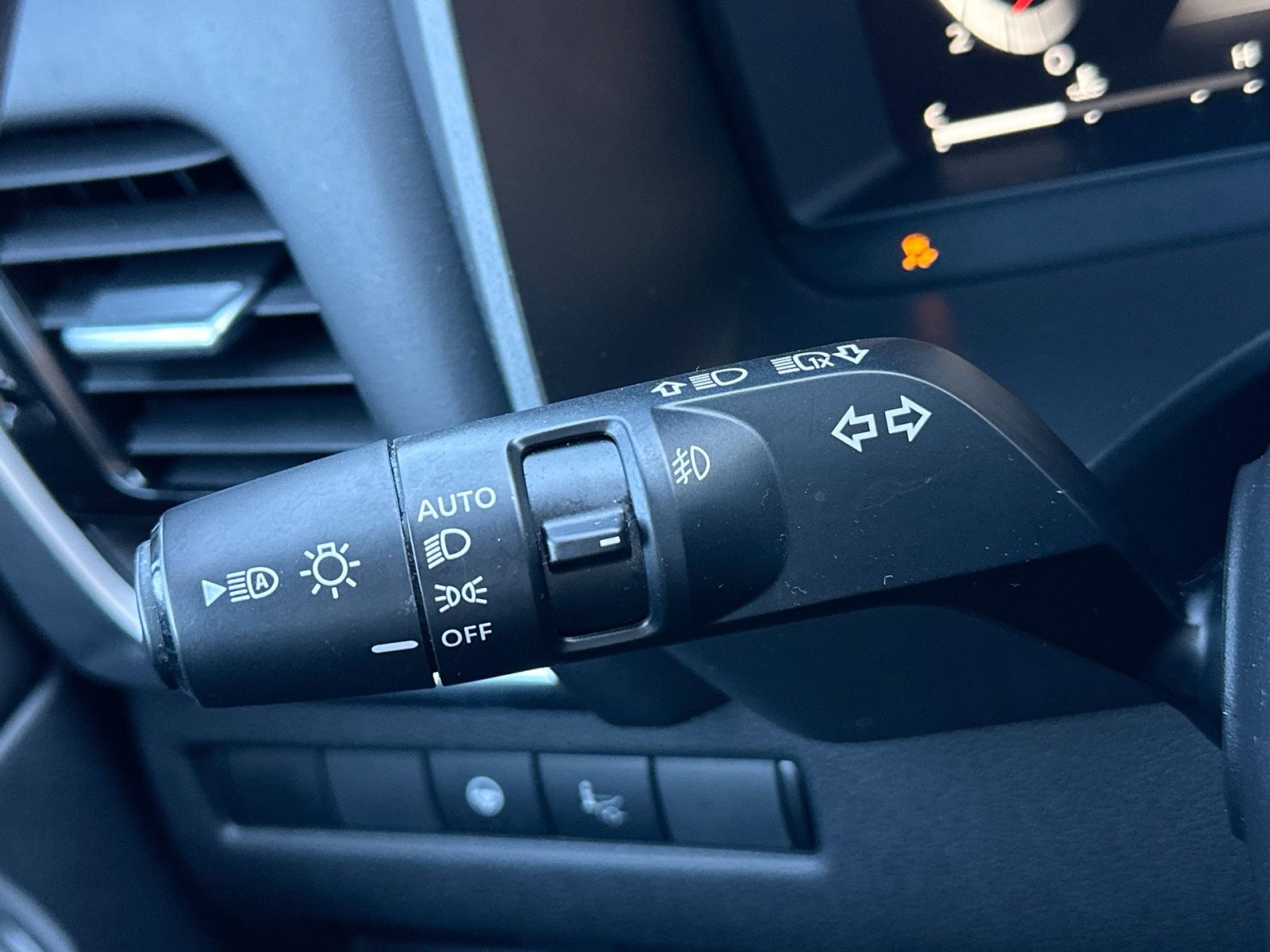 Used 2021 Nissan Rogue Platinum image 31