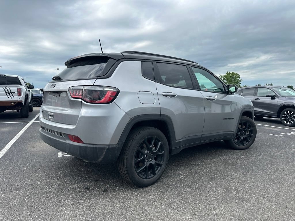 Used 2024 Jeep Compass Latitude w/ Sun and Sound Group AWD/4WD image 12