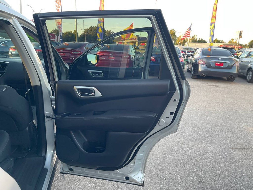 Used 2017 Nissan Pathfinder S image 7