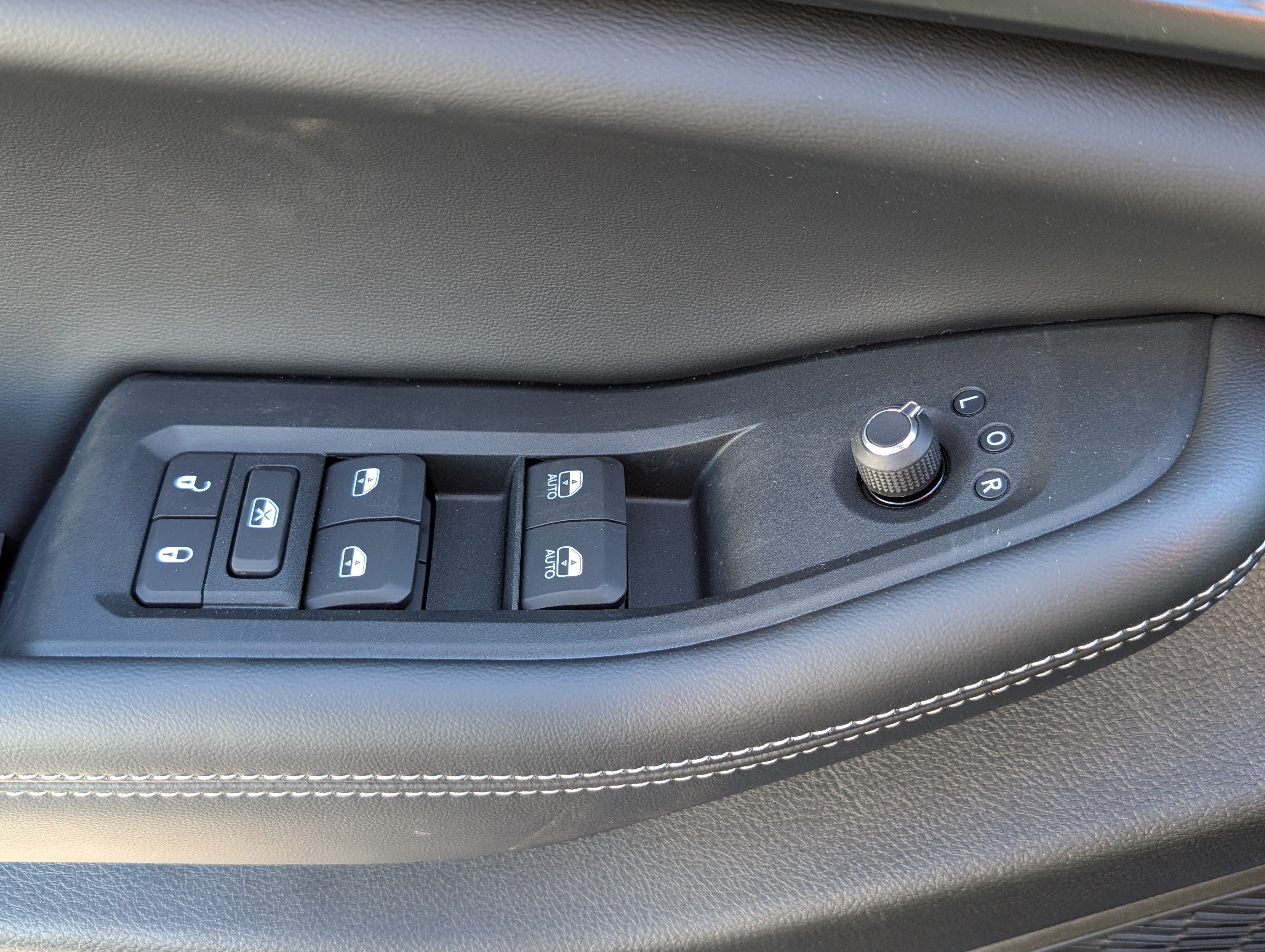 New 2025 Jeep Grand Cherokee Laredo X w/ Luxury Tech Group I AWD/4WD image 19