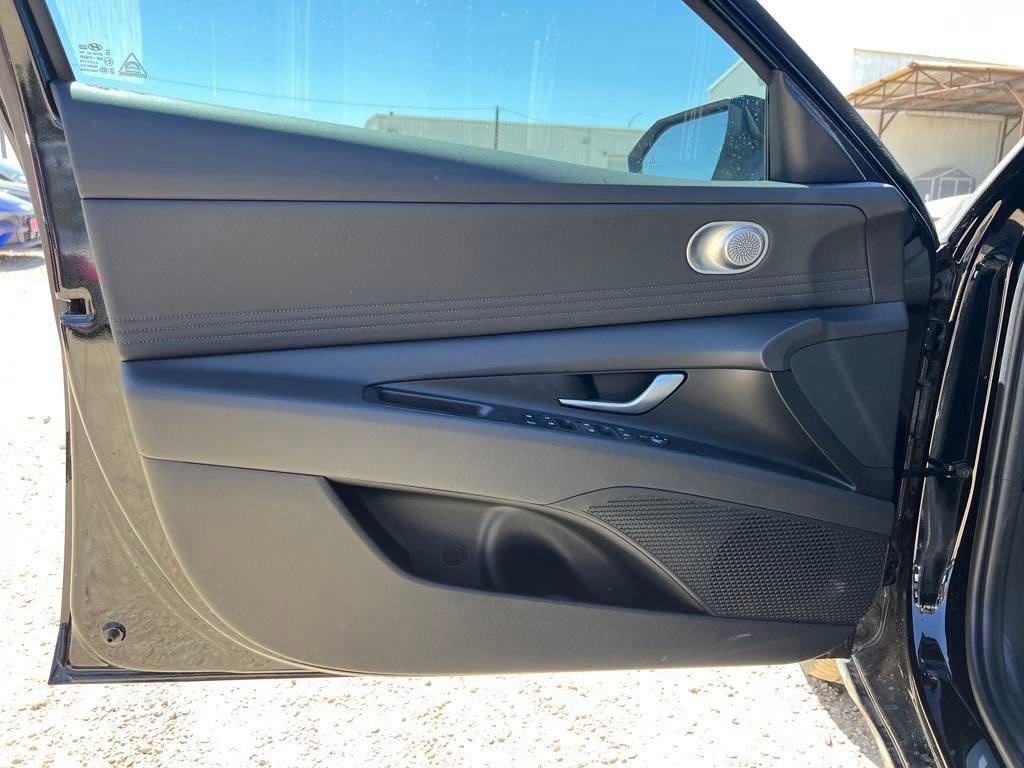 Used 2025 Hyundai Elantra Sport image 15