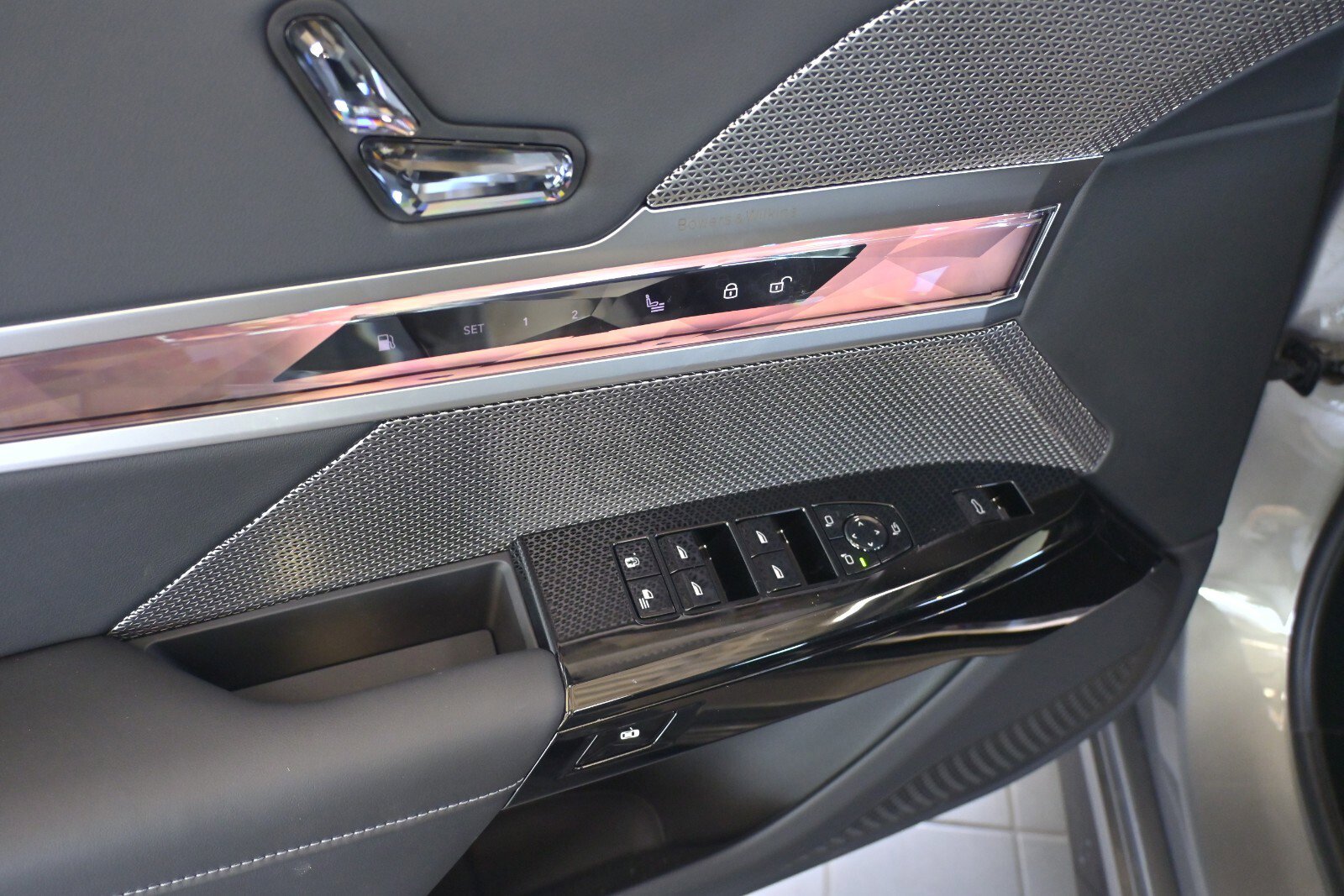 New 2026 BMW 750e xDrive w/ Executive Package image 12