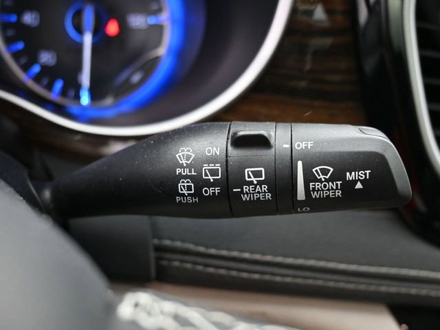 Used 2023 Chrysler Pacifica Limited FWD image 37