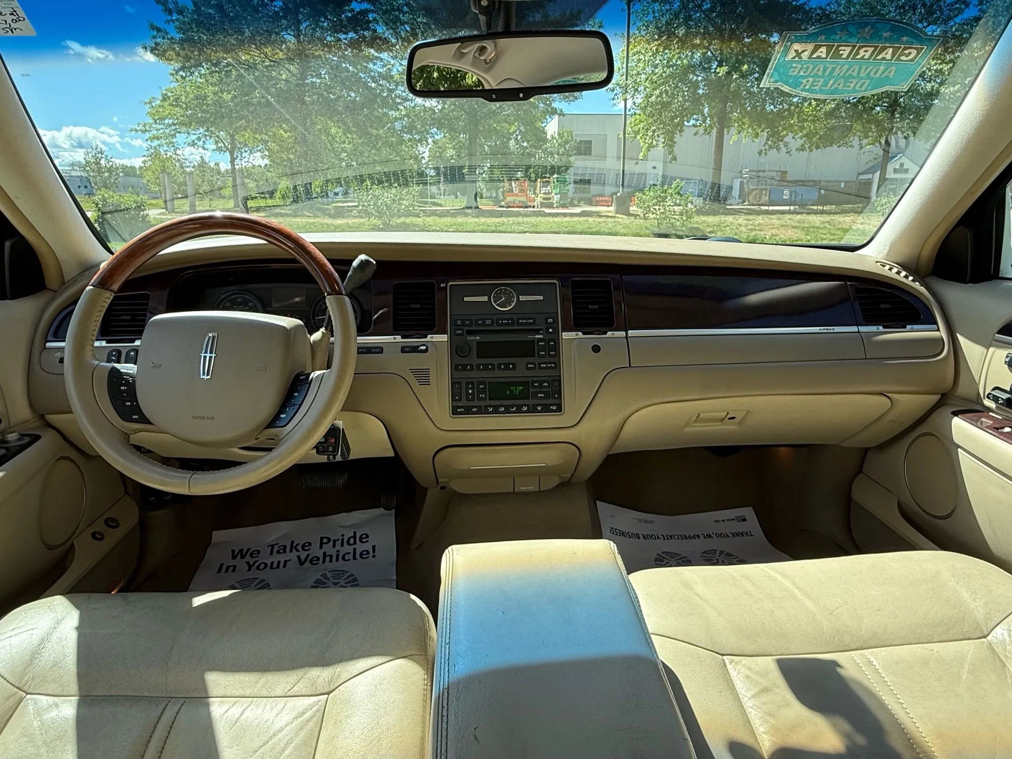 Used 2009 Lincoln Town Car Signature Limited image 15