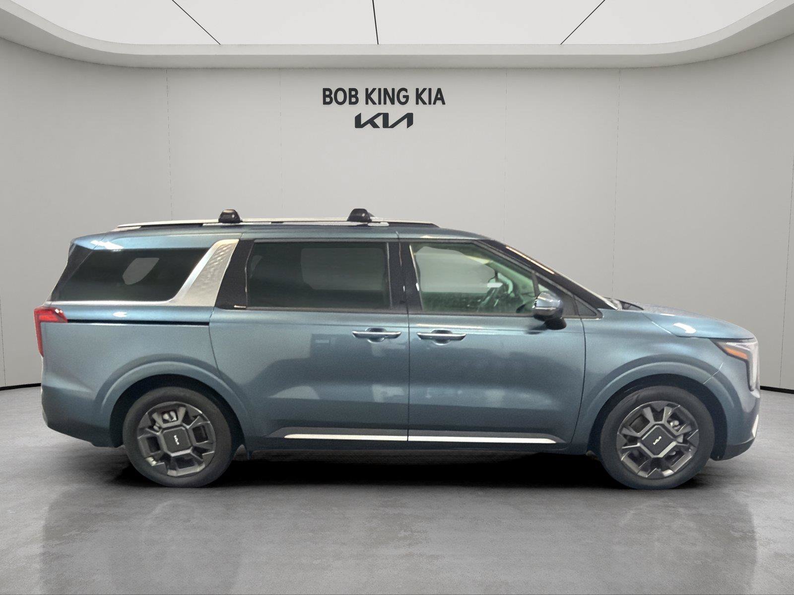 Used 2025 Kia Carnival SX FWD image 6