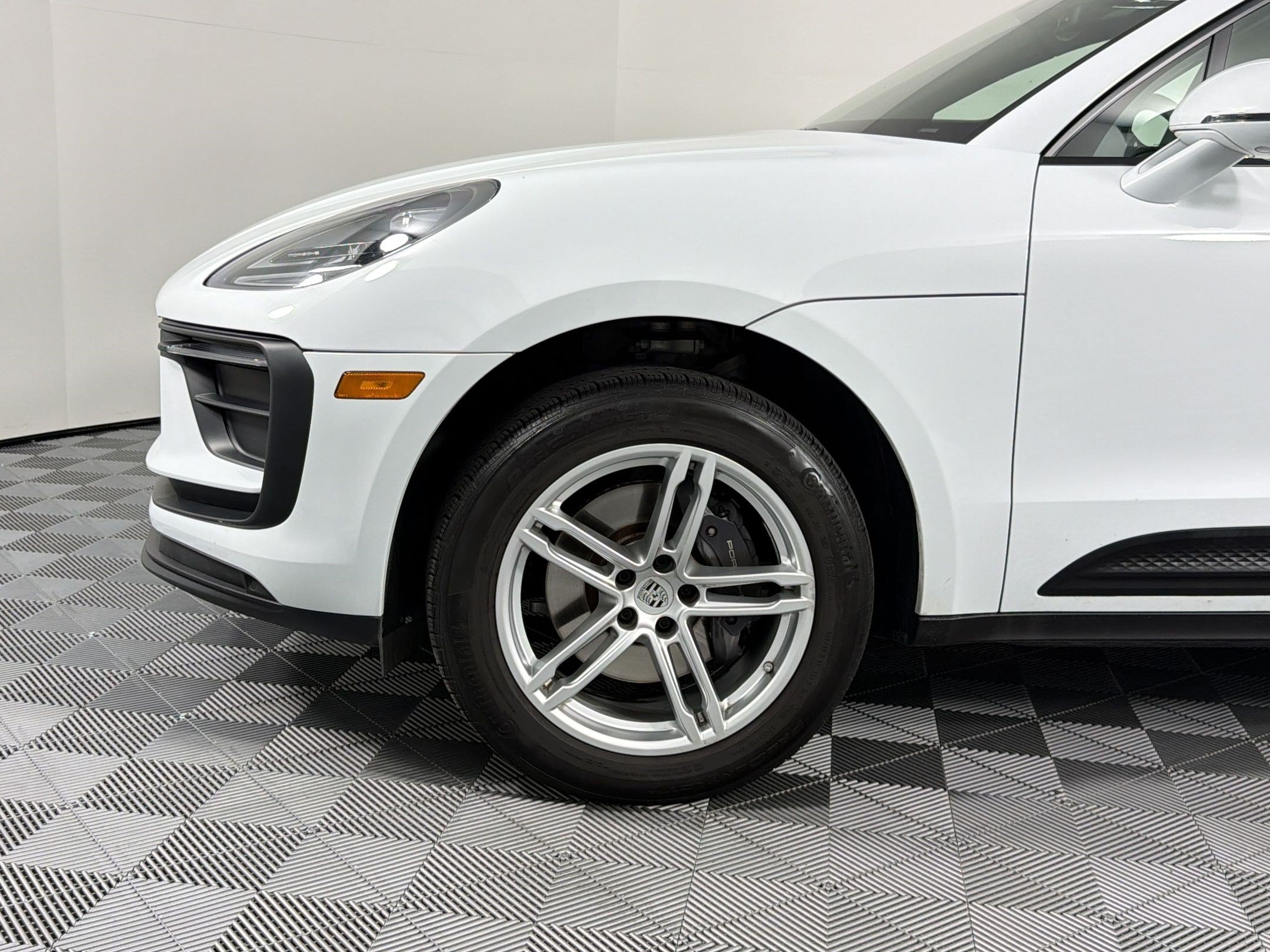Certified 2022 Porsche Macan AWD/4WD image 13