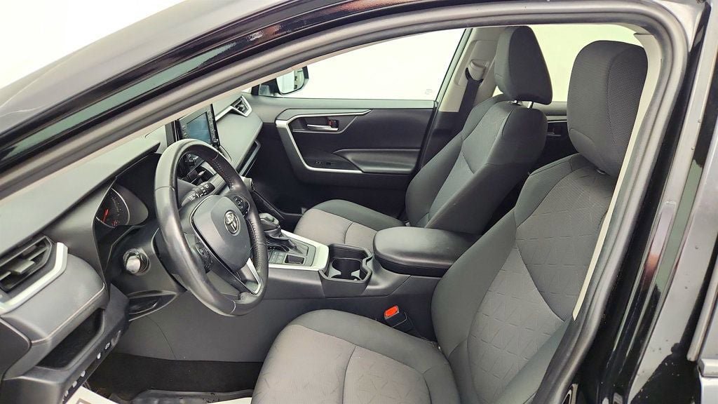 Used 2019 Toyota RAV4 XLE image 19