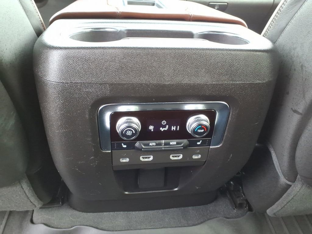 Used 2023 GMC Yukon XL Denali Ultimate image 11