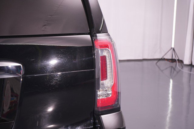 Used 2020 GMC Yukon Denali w/ Denali Premium Package image 20