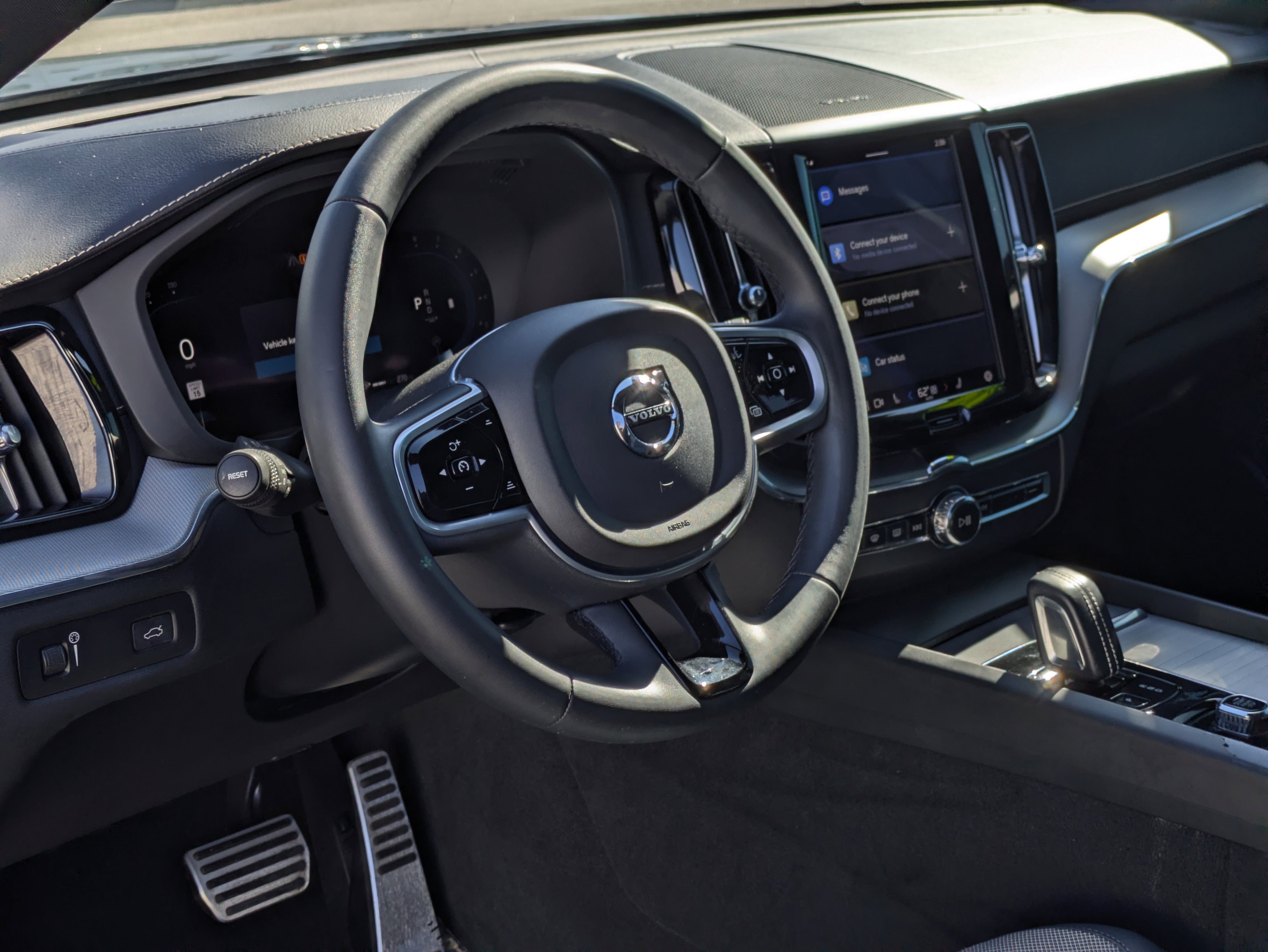 Used 2022 Volvo XC60 B5 R-Design w/ Advanced Package image 22