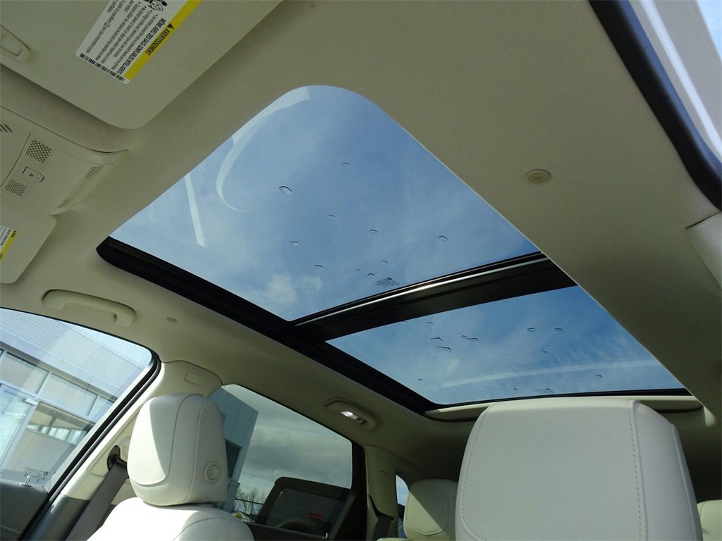 Certified 2023 Cadillac XT5 Premium Luxury w/ LPO, Floor Liner Package image 12