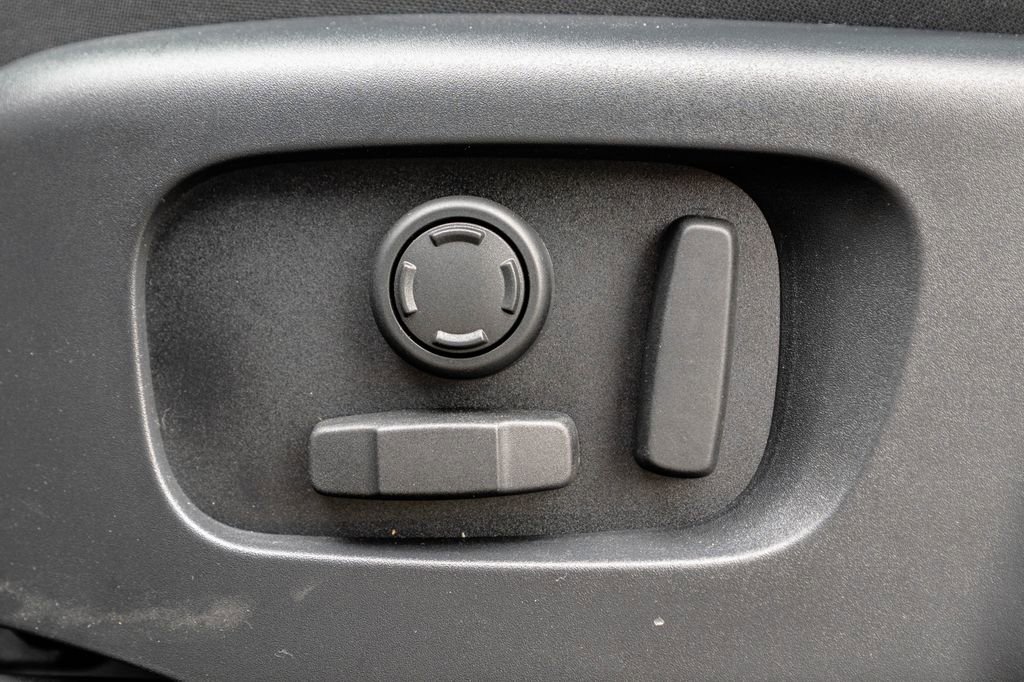 Used 2025 Land Rover Discovery Sport S image 19