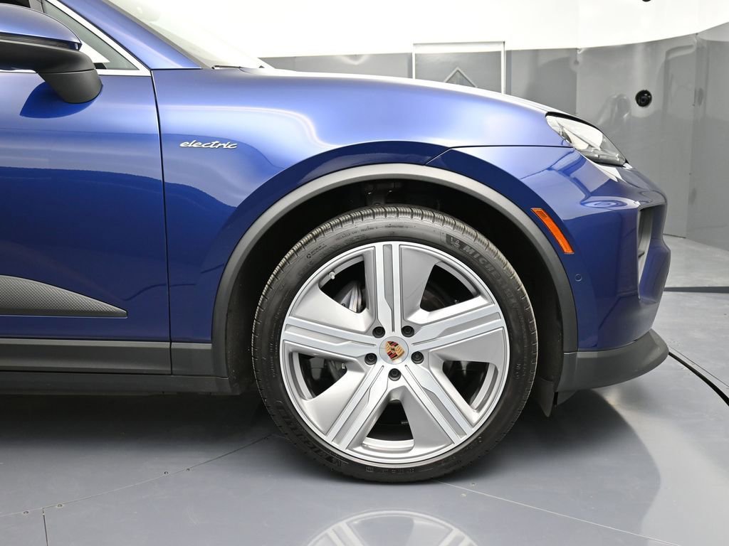Certified 2024 Porsche Macan 4 Electric image 12