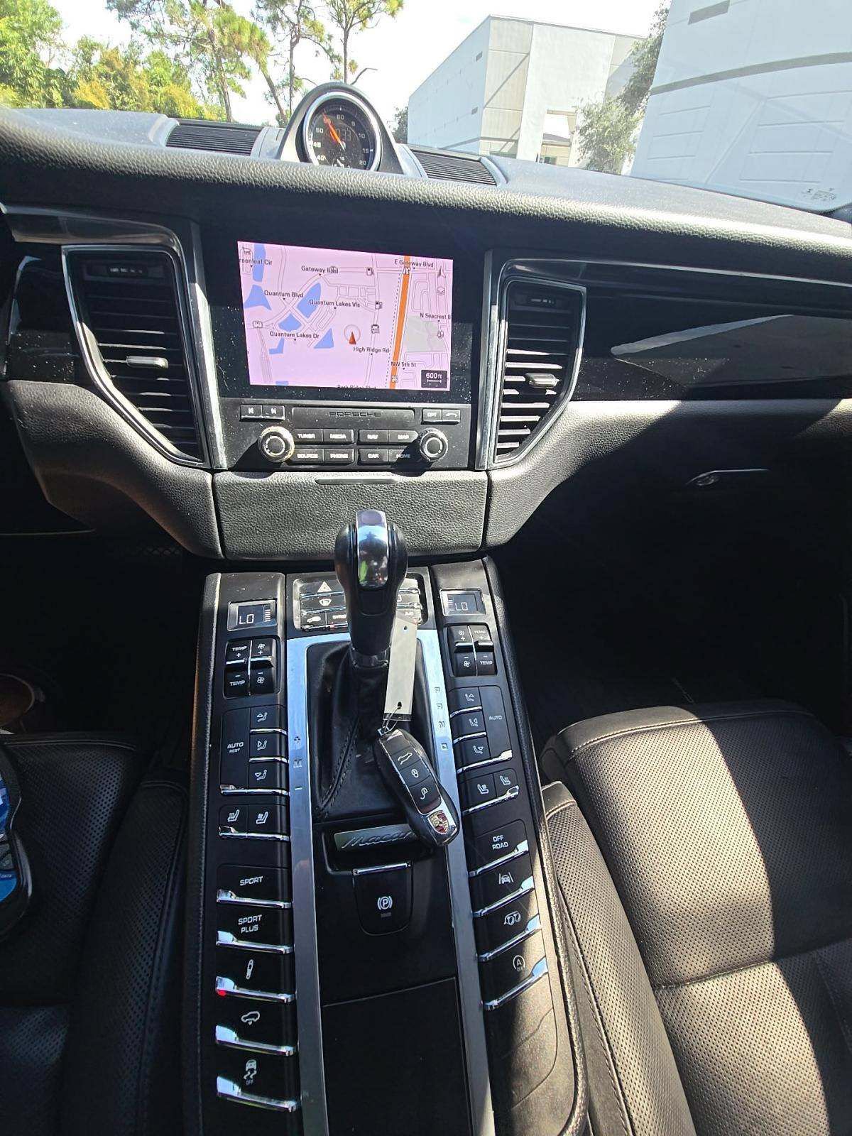 Used 2018 Porsche Macan Sport Edition AWD/4WD image 7