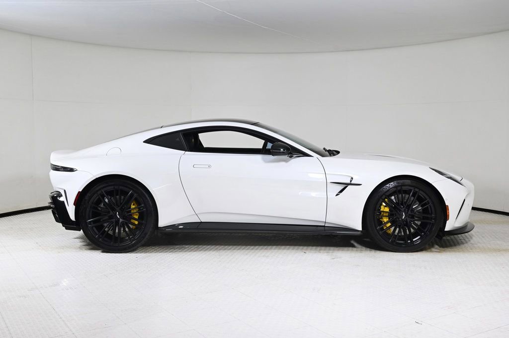 Used 2025 Aston Martin V8 Vantage Coupe image 18