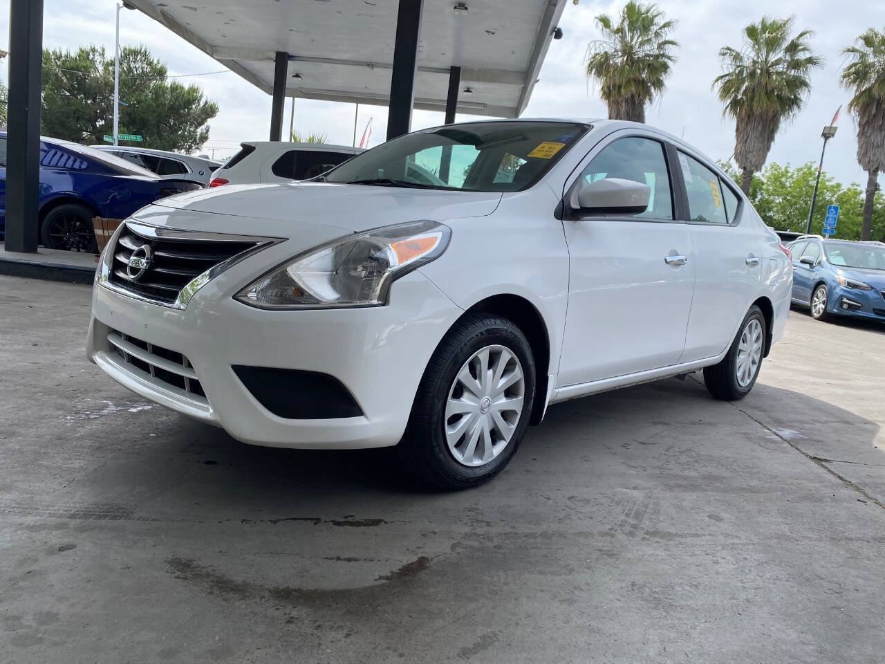 Used 2019 Nissan Versa SV FWD image 2