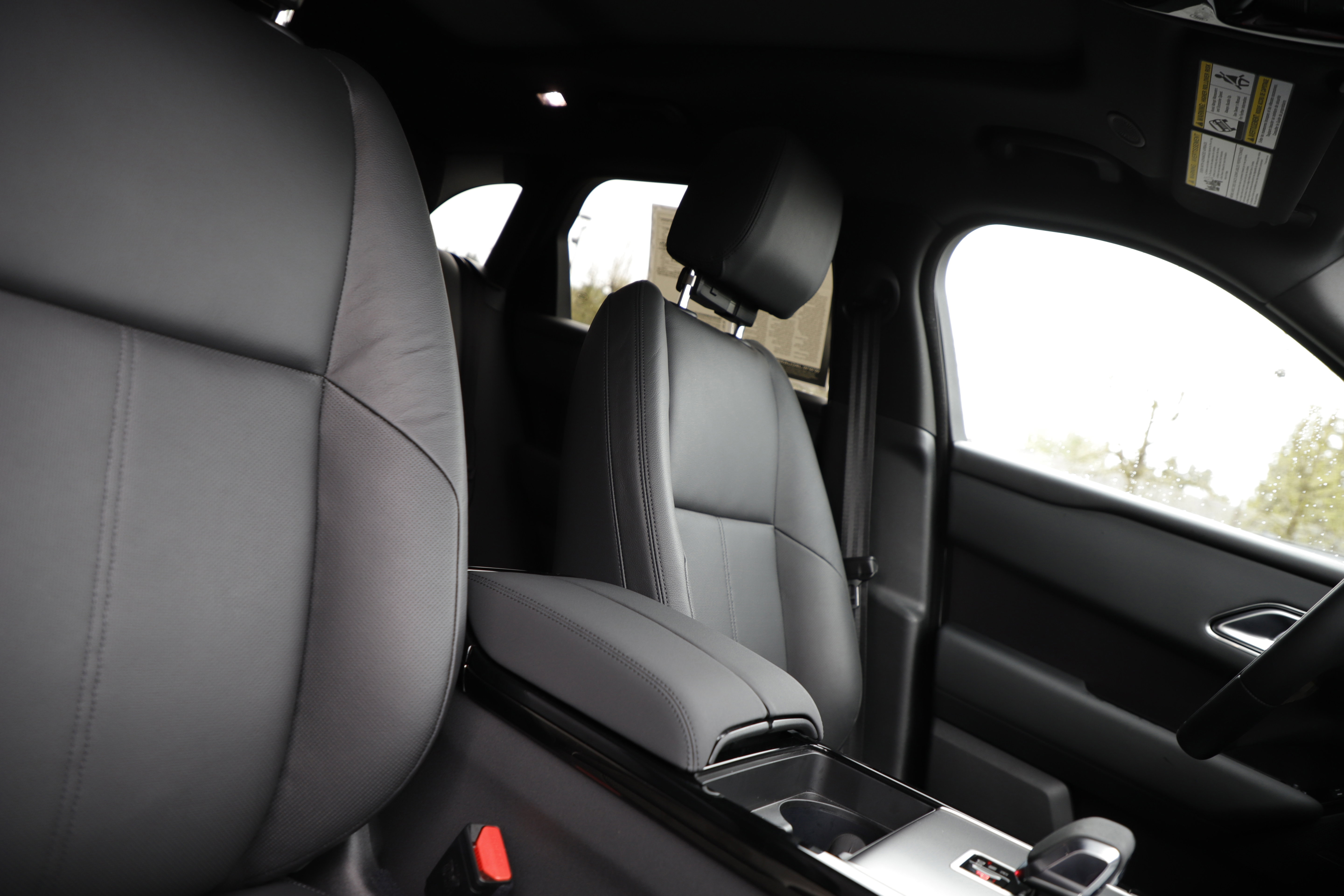 Certified 2026 Land Rover Range Rover Velar Dynamic SE AWD/4WD image 12