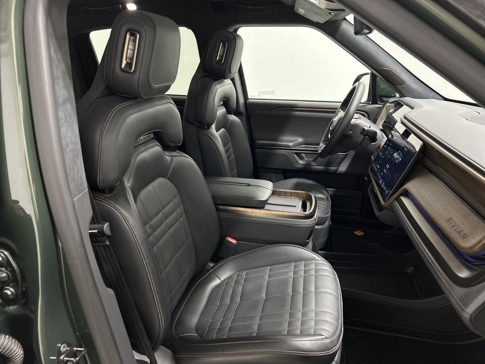 Used 2025 Rivian R1T Premium AWD/4WD image 23