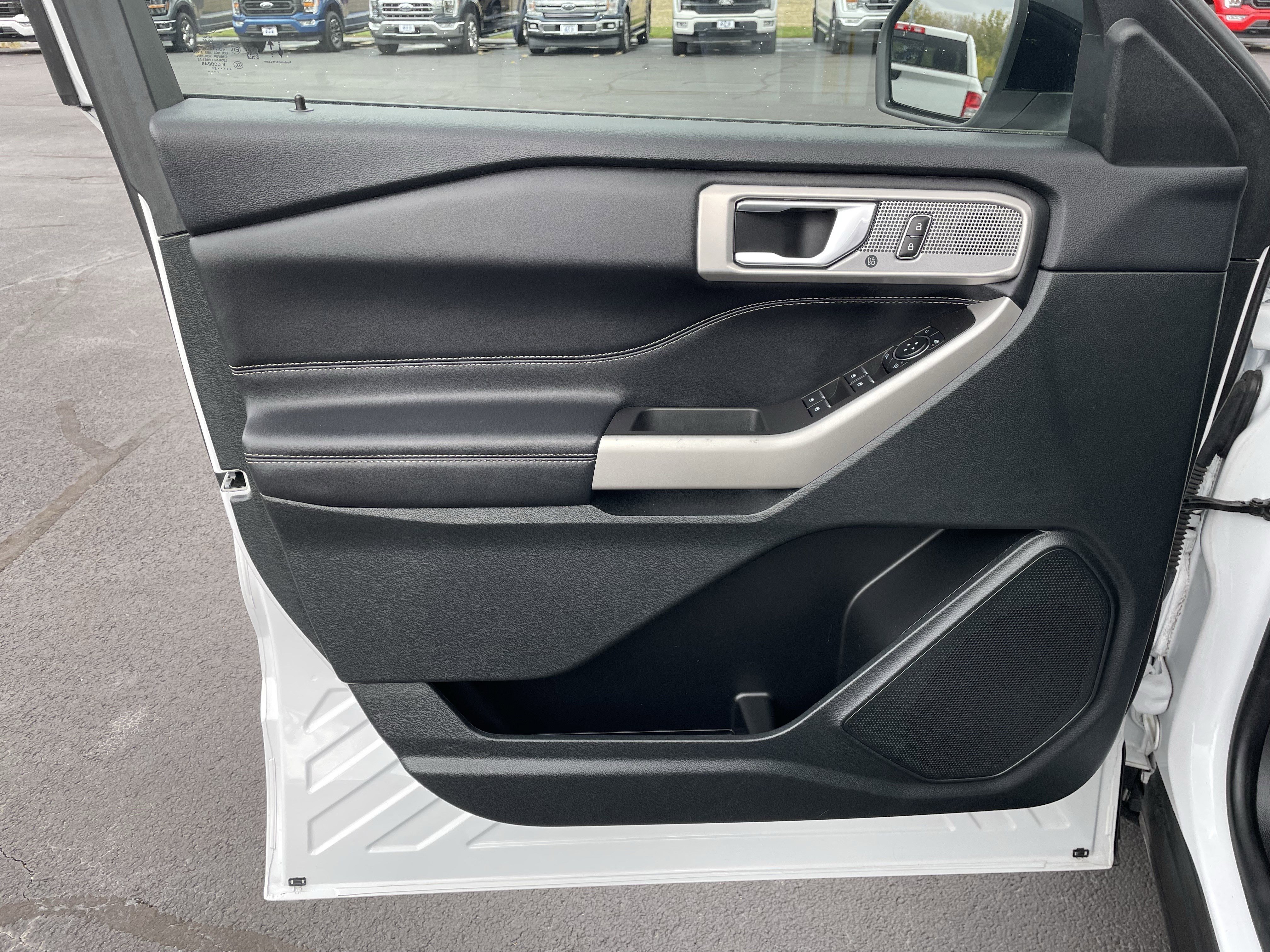 Used 2024 Ford Explorer Limited image 12