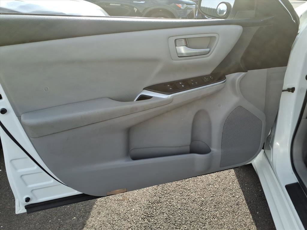 Used 2015 Toyota Camry LE image 25